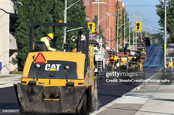 street paving crew - kitchener ontario stockfoto's en -beelden