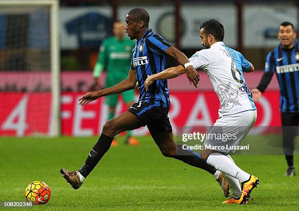 Geoffrey Kondogbia of FC Internazionale Milano is challenged by Giampiero Pinzi of AC Chievo Verona during the Serie A match between FC...