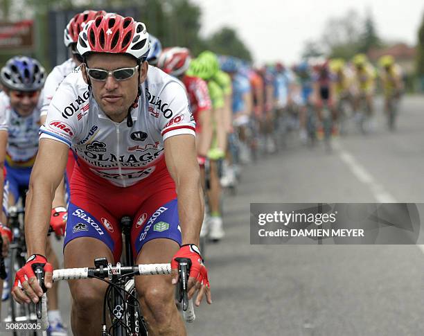 French rider Jacky Durand rides during the second stage of the 87th Giro between Novi Ligure and Pontromeli, 10 May 2004. Italian Damiano Cunego won...