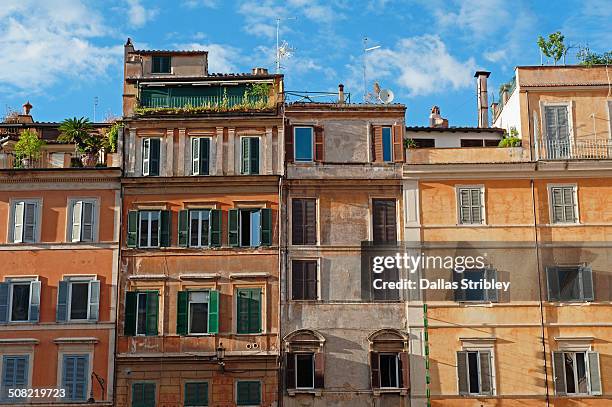 colourful buildings in piazza di santa maria, rome - old rome fotografías e imágenes de stock