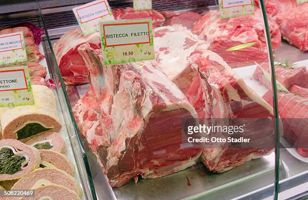 bistecca alla fiorentina in butcher's shop - bistecca alla fiorentina stock pictures, royalty-free photos & images