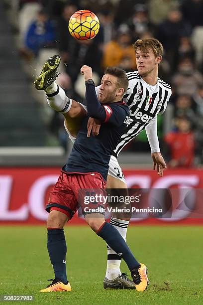 Daniele Rugani of Juventus FC competes with Diego Capel of Genoa CFC during the Serie A match between Juventus FC and Genoa CFC at Juventus Arena on...