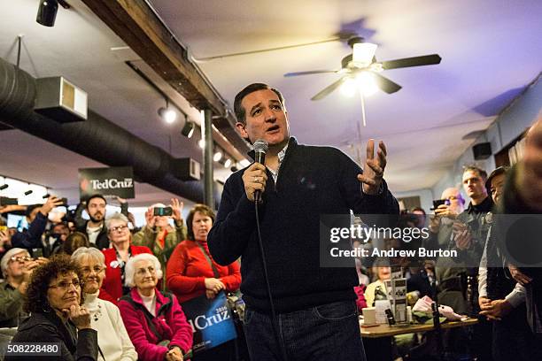 Republican presidential hopeful Sen. Ted Cruz speaks at a campaign event at The Village Trestle restaurant on February 3, 2016 in Goffstown, New...