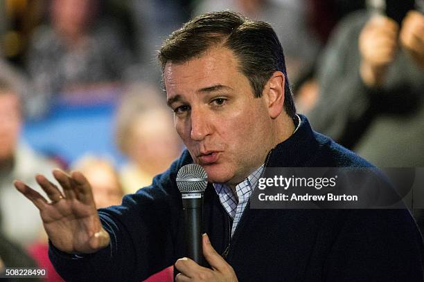 Republican presidential hopeful Sen. Ted Cruz speaks at a campaign event at The Village Trestle restaurant on February 3, 2016 in Goffstown, New...