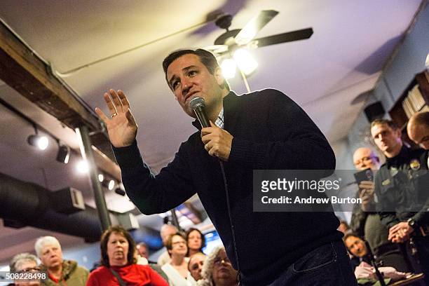 Republican presidential hopeful Sen. Ted Cruz speaks at a campaign event at The Village Trestle restaurant on February 3, 2016 in Goffstown, New...