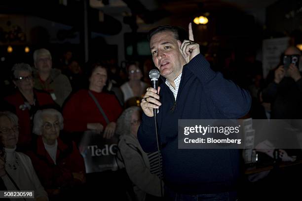 Senator Ted Cruz, a Republican from Texas and 2016 presidential candidate, speaks during a campaign stop at the Village Trestle in Goffstown, New...