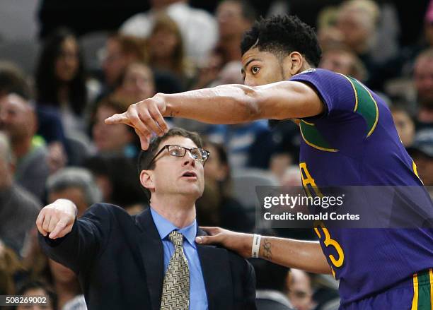 Anthony Davis of the New Orleans Pelicans talks with Assistant coach Darren Erman of the New Orleans Pelicans at AT&T Center on February 3, 2016 in...