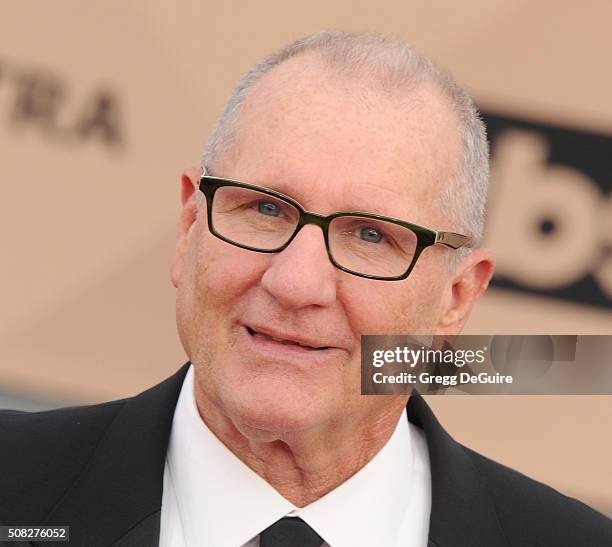 3,553点のエド オニールの写真と高解像度写真 Getty Images