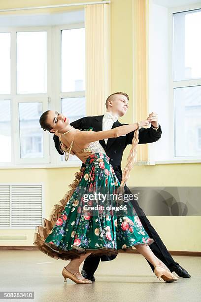 couple dancing, ballroom dancing - waltzing stock pictures, royalty-free photos & images