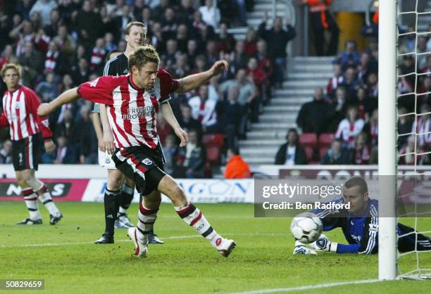 James Beattie of Southampton scores their first goal during the FA Barclaycard Premiership match between Southampton and Newcastle United at St....