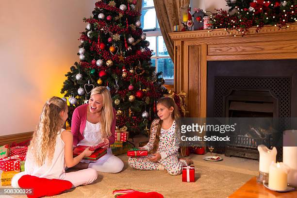 geschenke für weihnachten - european best pictures of the day december 8 2014 stock-fotos und bilder