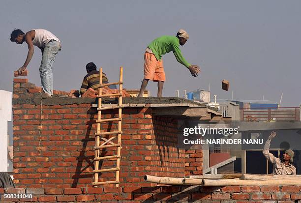Contactor Raj Mistri 100 Mistri Stock Photos, High-Res Pictures, and Images - Getty Images