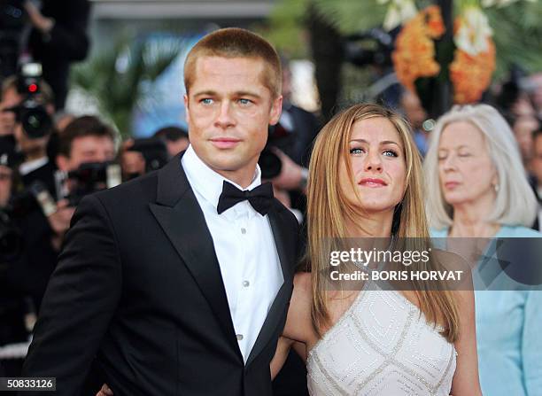 Actor Brad Pitt and his wife Jennifer Aniston arrive for the official projection of US director Wolfgang Petersen's film "Troy" , 13 May 2004, at the...