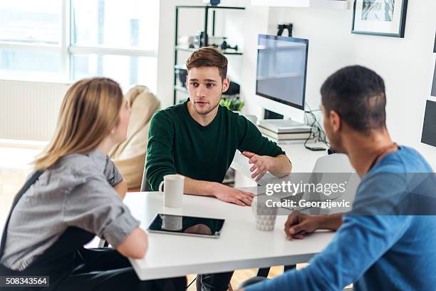Small Discussing Small Meeting Space Photos and Premium High Res Pictures - Getty Images