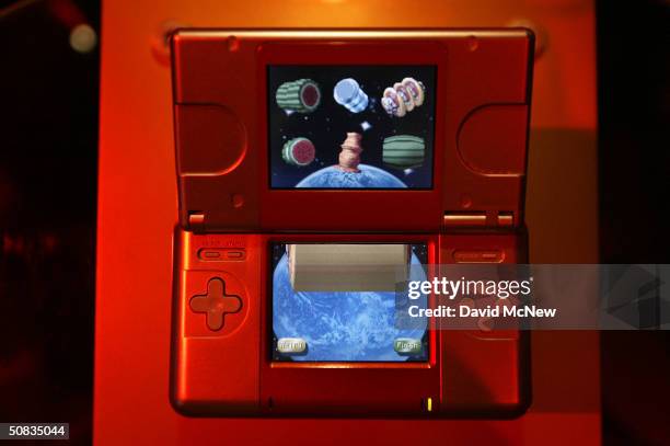 Ds Device 12,097 Nintendo Ds Stock Photos, High-Res Pictures, and Images - Getty ...