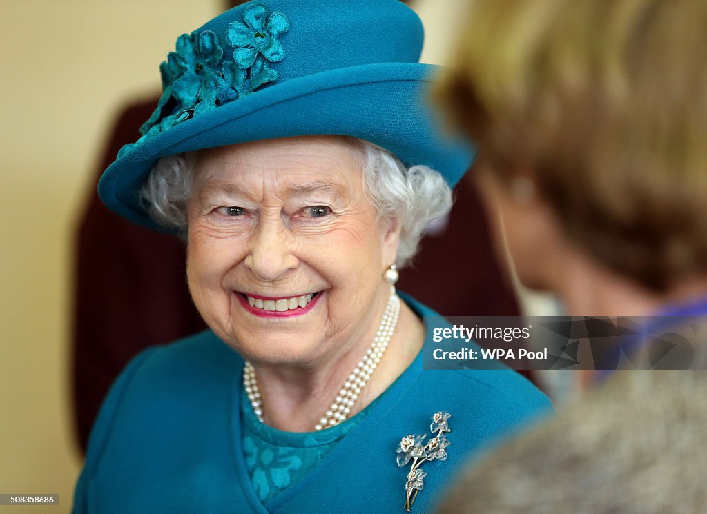 The Queen Formally Opens The Norfolk Hospice, Tapping House