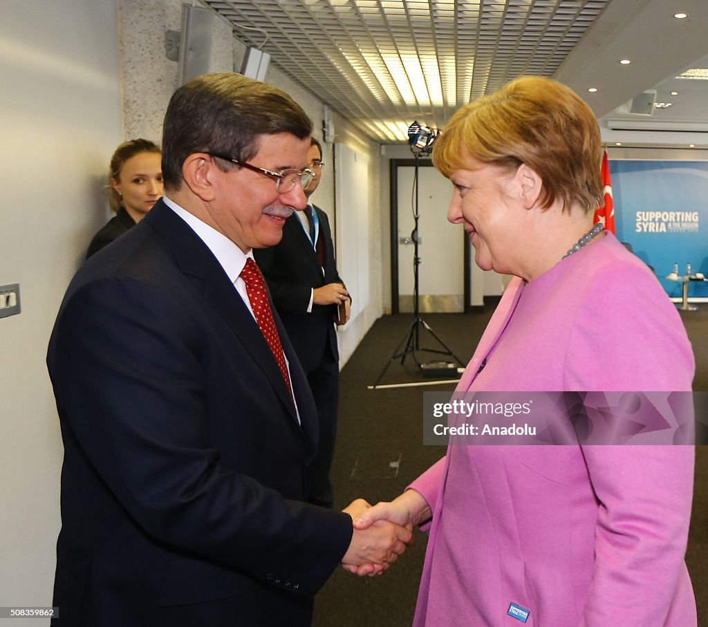 Turkish PM Davutoglu meets German Chancellor Angela Merkel in London