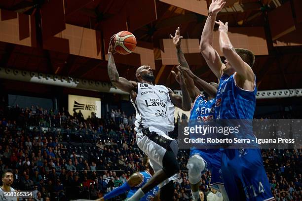 Courtney Fells of Obiettivo Lavoro competes with Durand Scott and Djoerdje Gagic of Enel during the LegaBasket match between Virtus Obiettivo Lavoro...