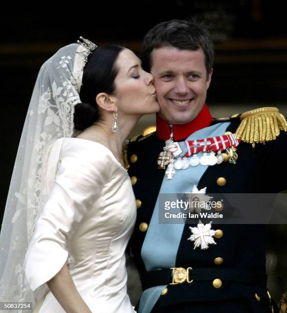 Danish Crown Prince Frederik and his bride Princess Mary kiss as the Royal couple appear on the balcony of Christian VII's Palace after their wedding...