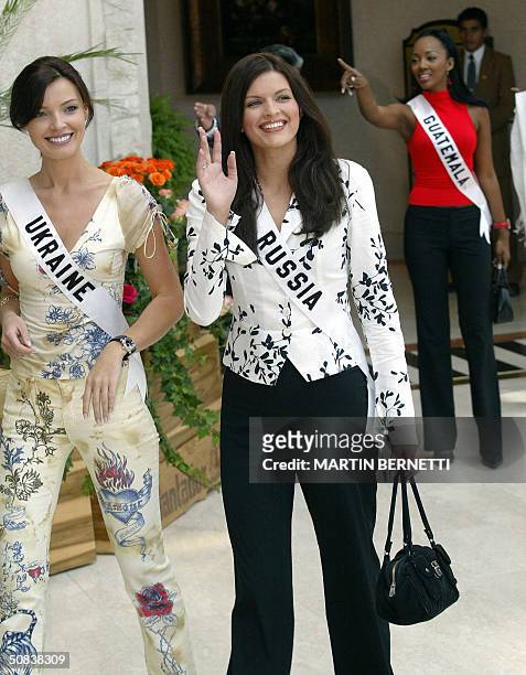 Miss Russia Kseniya Kustova and Miss Ukraine Oleksandra Nikolayenko pose for photographers, back Miss Guatemala Marva Weatherborn 14 May 2004 in...