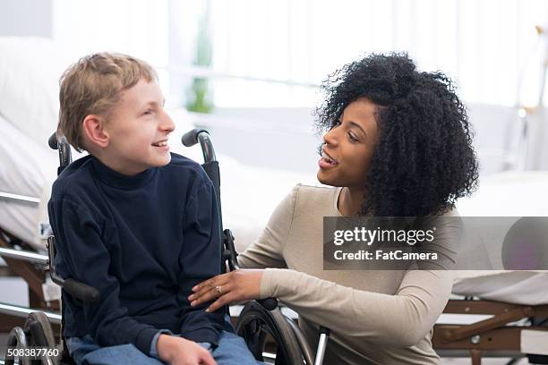 happy child with cerebral palsy - maatschappelijke dienstverlening stockfoto's en -beelden