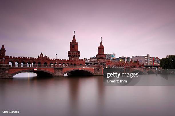 berlin - oberbaumbrücke - oberbaumbrücke stock-fotos und bilder