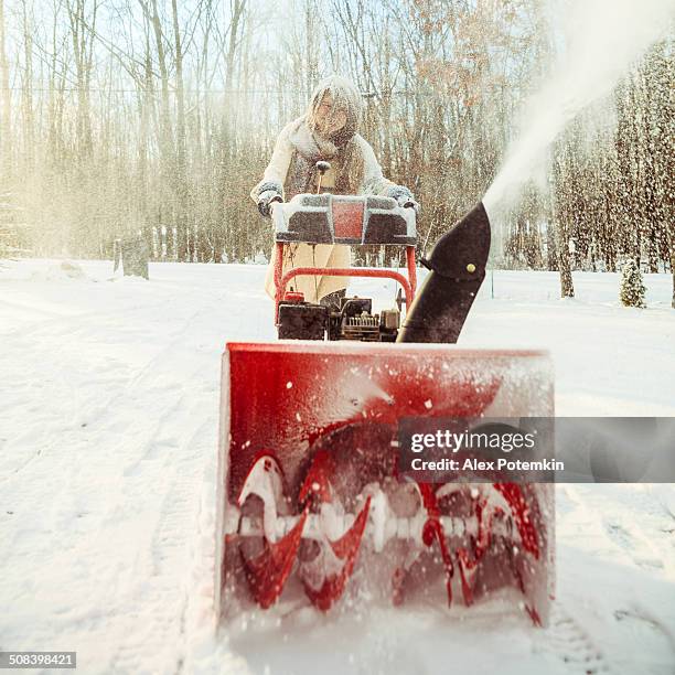 teenager-mädchen, die mit schnee mit schneepflug - snowplow stock-fotos und bilder