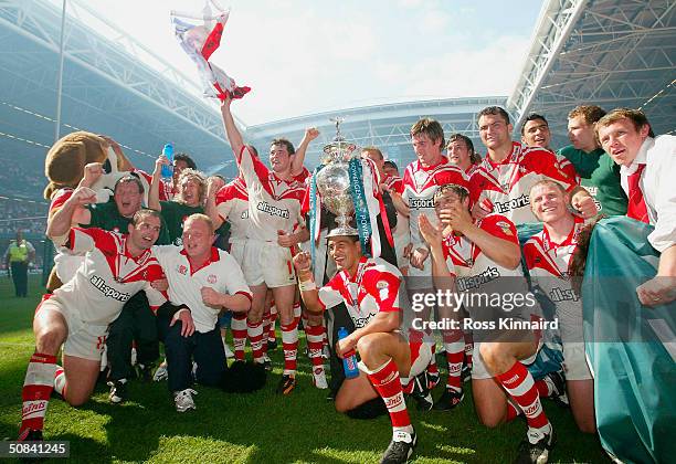 St Helens celebrates winning the Powergen Challenge Cup Final match between St Helens and Wigan Warriors at Millennium Stadium on May 15. 2004 in...