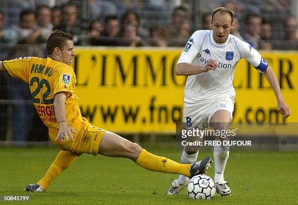 Auxerre's midfielder Yann Lachuer vies with Nantes' defender Sylvain Armand during their French L1 football match, 15 may 2004 at the Abbe Deschamps...