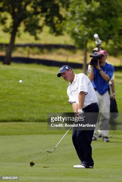 Jerry Kelly hits a chip shot on the 16th hole during the third round of the EDS Byron Nelson Championship on May 15, 2004 at the TPC Las Colinas in...