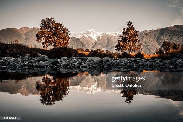 see lake matheson panorama, neuseeland - franz josef glacier stock-fotos und bilder