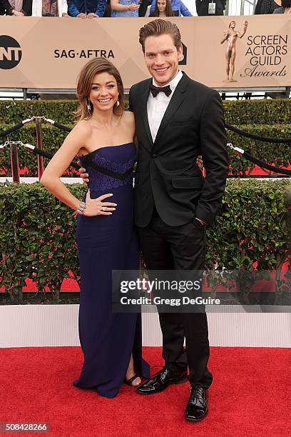 Actors Sarah Hyland and Dominic Sherwood arrive at the 22nd Annual Screen Actors Guild Awards at The Shrine Auditorium on January 30, 2016 in Los...