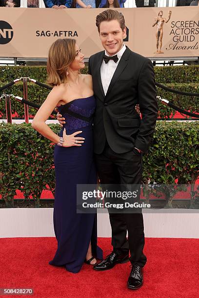 Actors Sarah Hyland and Dominic Sherwood arrive at the 22nd Annual Screen Actors Guild Awards at The Shrine Auditorium on January 30, 2016 in Los...