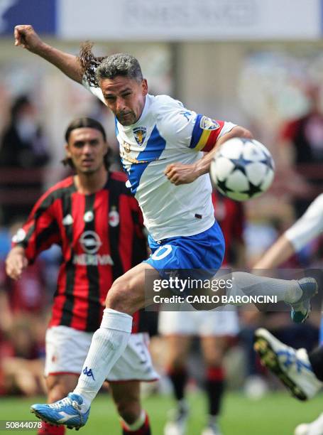 Brescia's captain Roberto Baggio vies with AC Milan's captain Paolo Maldini, during their Italian Serie A football match at San Siro stadium in...