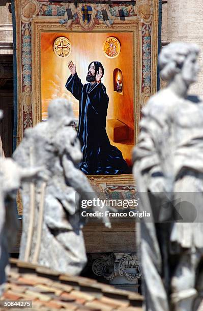Nimatullah Sanctification Photos and Premium High Res Pictures - Getty Images
