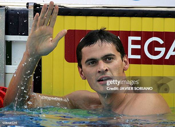 Russian gold medalist Alexander Popov celebrates after the men's 50m freestyle finals at the European Swimming Championships in Madrid 16 May 2004....
