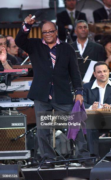 Quincy Jones acknowledges the crowd at the "We are the Future" benefit concert produced by Jones May 16, 2004 in Rome, Italy.