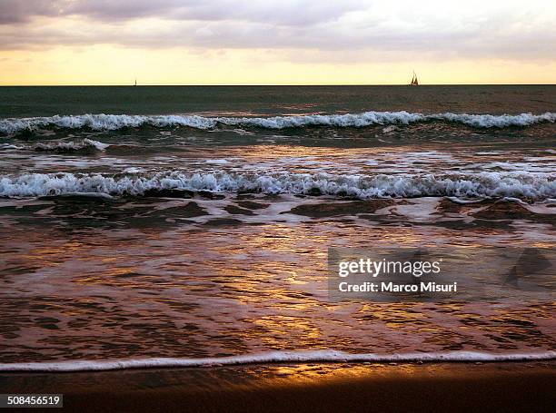 sunset on the beach - misuri ストックフォトと画像