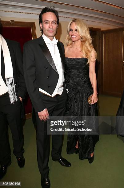 Anthony Delon and Pamela Anderson during the Opera Ball Vienna 2016 at Vienna State Opera on February 4, 2016 in Vienna, Austria.