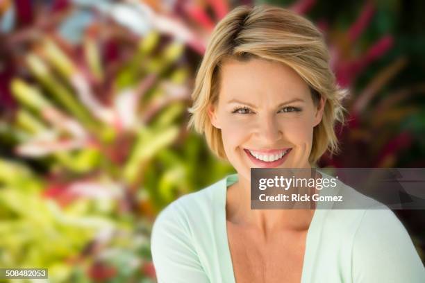 caucasian woman smiling outdoors - delray beach 個照片及圖片檔