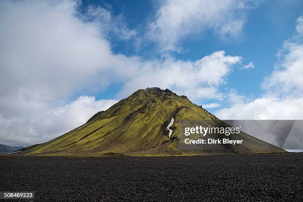 mossy mt. maelifell, maelifellssandur, highland, iceland, europe - maelifell stock pictures, royalty-free photos & images