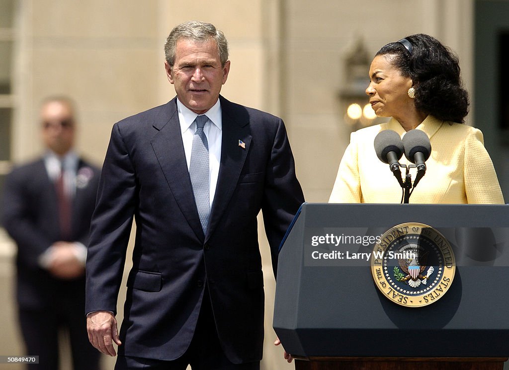 Bush Visits Topeka To Commemorate Brown V. Board Of Education Anniversary