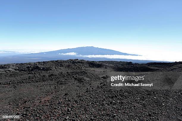 summit of the mauna keo volcano with lava of the mauna loa volcano, big island, hawaii, usa - lava stone stock pictures, royalty-free photos & images