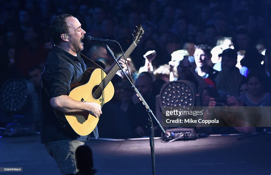 DirecTV And Pepsi Super Thursday Night Featuring Dave Matthews Band - Performance