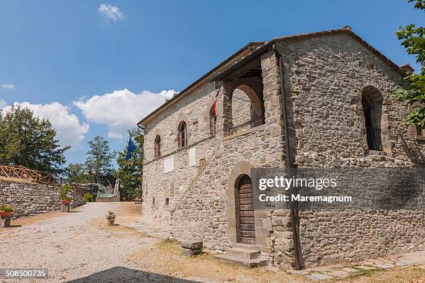 michelangelo buonarroti birthplace - stone house stock pictures, royalty-free photos & images