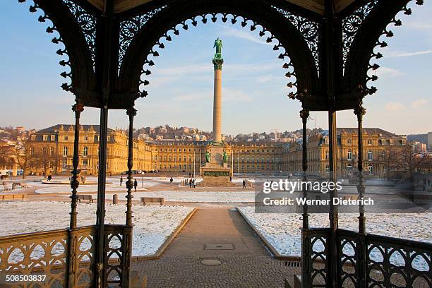 neues schloss, new palace or castle, jubilaeumssaeule columns, schlossplatz square, winter, snow, stuttgart, baden-wuerttemberg, germany, europe - stuttgart schloss ストックフォトと画像