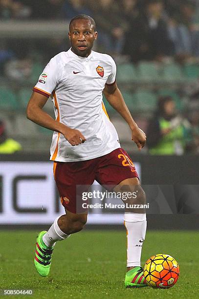 Seydou Keita of AS Roma in action during the Serie A match between US Sassuolo Calcio and AS Roma at Mapei Stadium - Città del Tricolore on February...