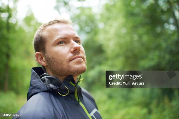 feeling at one with nature - groen jak stockfoto's en -beelden