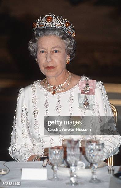 Queen Elizabeth II, wearing the Queen Burmese Ruby Tiara, attends a banquet on June 09, 1992 in Paris, France.