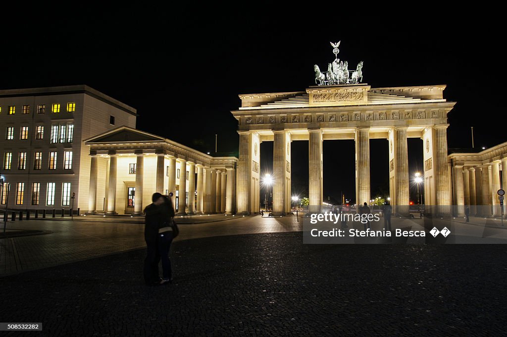 The hug before the Brandeburg gate